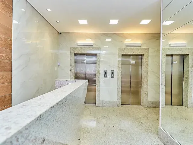 Prédio com 54m², para alugar, no bairro Centro em Curitiba