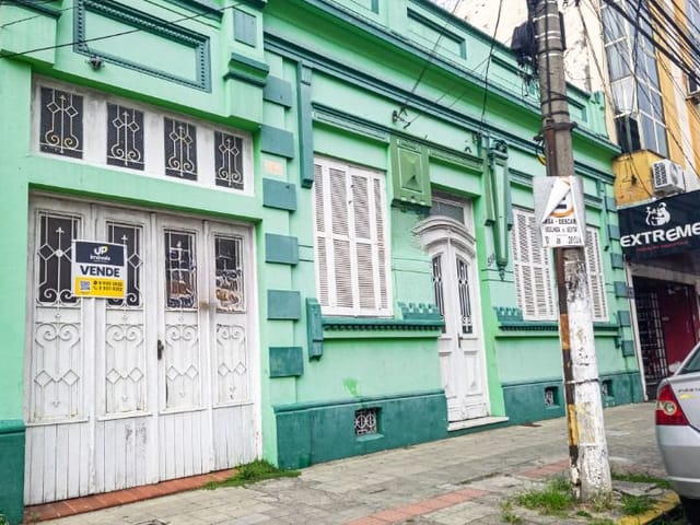 Prédio com 343m², à venda ou para alugar, no bairro Centro em Pelotas