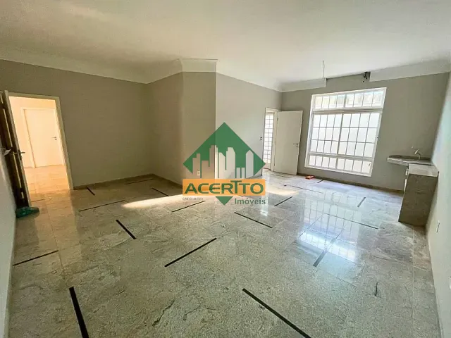 Prédio com 600m², para alugar, no bairro Vila Mendonça em Araçatuba