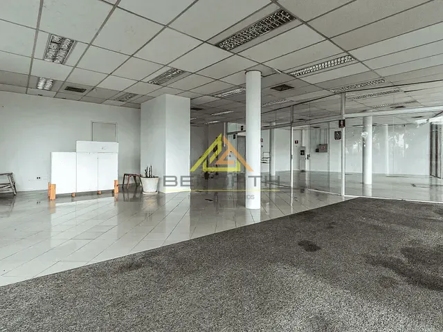 Prédio com 903m², para alugar, no bairro Vila Romana em São Paulo