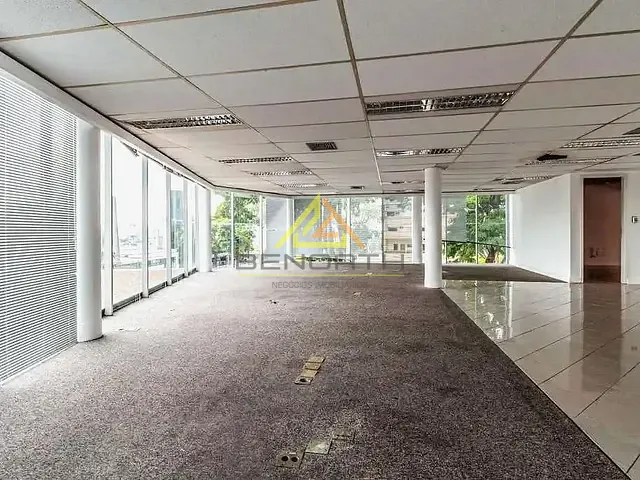 Prédio com 903m², para alugar, no bairro Vila Romana em São Paulo