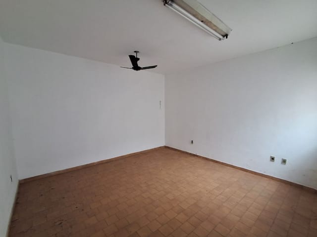 Prédio com 450m², para alugar, no bairro Centro em Birigui