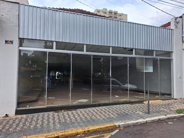 Prédio com 450m², para alugar, no bairro Centro em Birigui