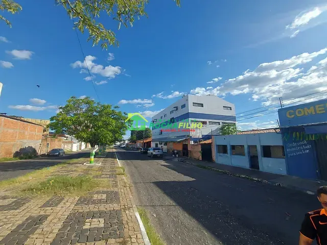 Prédio com 200m² 10 quartos e 3 banheiros, para alugar, no bairro Buenos Aires em Teresina
