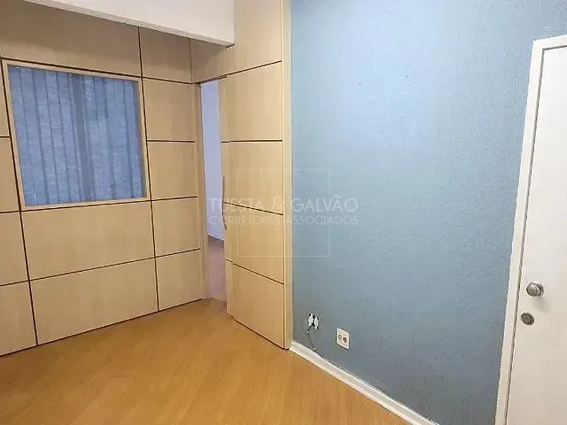 Prédio com 36m², para alugar, no bairro Centro em Curitiba