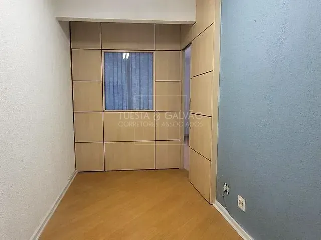 Prédio com 36m², para alugar, no bairro Centro em Curitiba