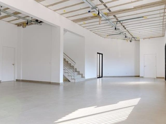 Prédio com 375m², para alugar, no bairro Jardim Esplanada em São José dos Campos