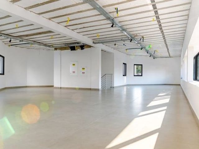 Prédio com 375m², para alugar, no bairro Jardim Esplanada em São José dos Campos