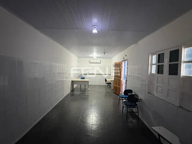 Prédio com 600m², para alugar, no bairro Dois de Julho em Camaçari