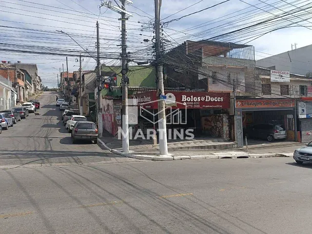 Prédio com 171m², à venda, no bairro Parque Pirajussara em Embu das Artes