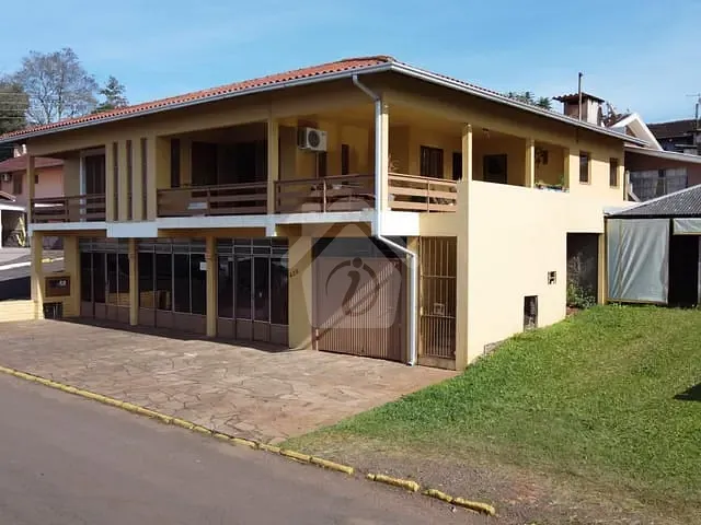 Prédio com 367m² 3 quartos e 1 banheiro, à venda, no bairro Canabarro em Teutônia