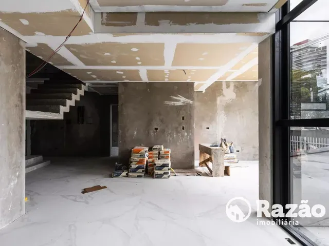 Prédio para alugar, no bairro Alto da Glória em Curitiba