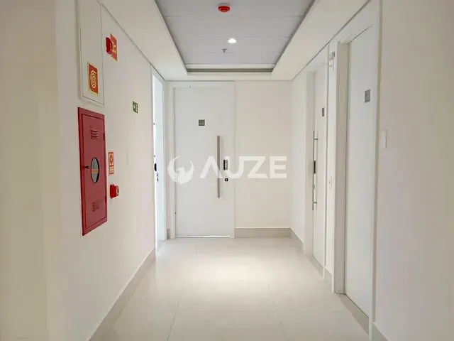 Prédio com 28m², para alugar, no bairro Centro em Curitiba