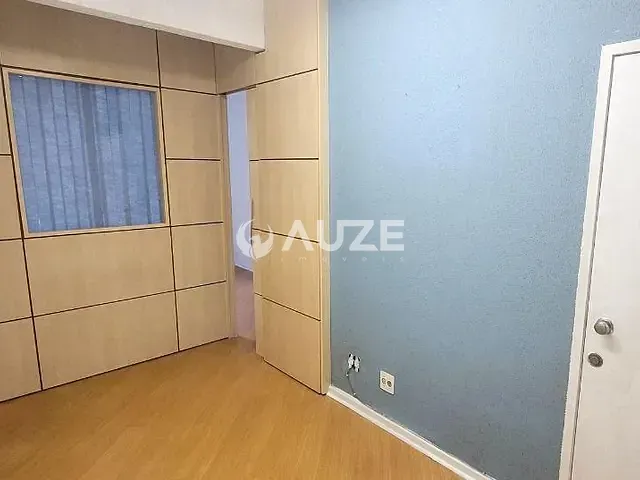 Prédio com 36m², para alugar, no bairro Centro em Curitiba