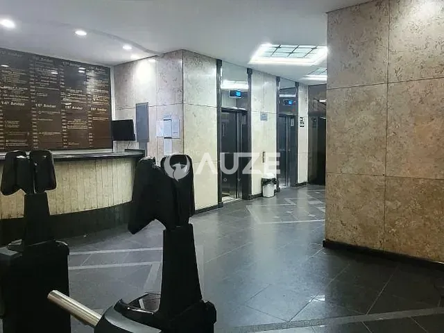 Prédio com 36m², para alugar, no bairro Centro em Curitiba