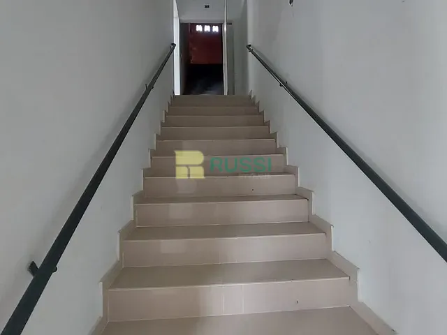 Prédio com 250m², à venda, no bairro Putim em São José dos Campos