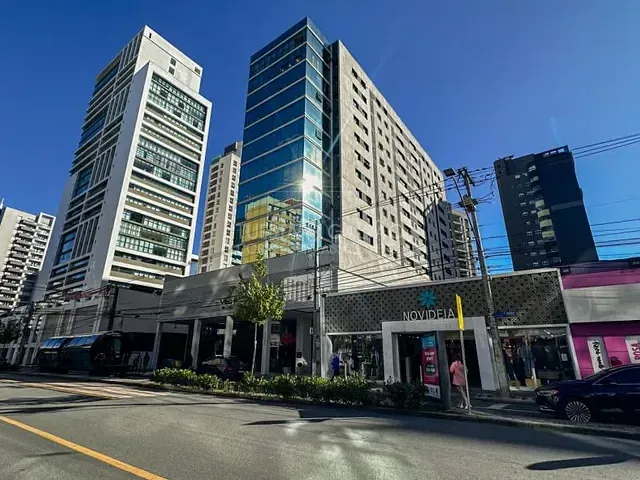Prédio com 34m², à venda, no bairro Água Verde em Curitiba