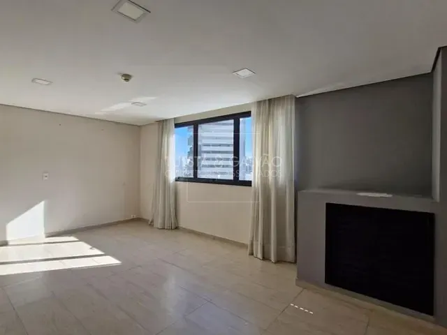 Prédio com 34m², à venda, no bairro Água Verde em Curitiba