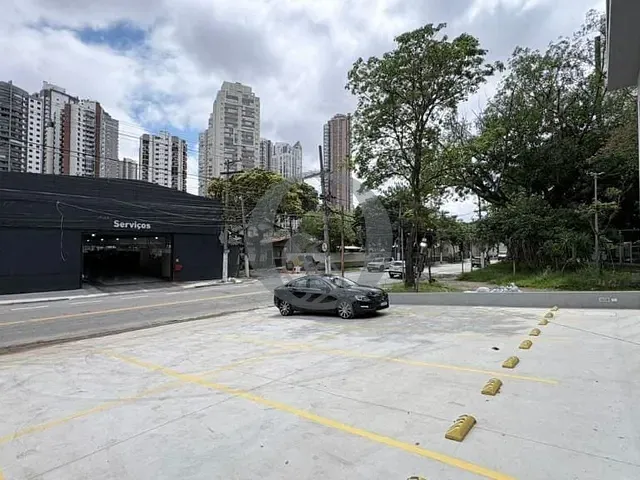 Prédio para alugar, no bairro Vila Regente Feijó em São Paulo