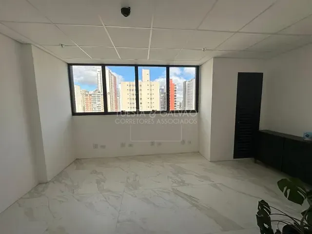 Prédio com 21m², para alugar, no bairro Centro em Curitiba
