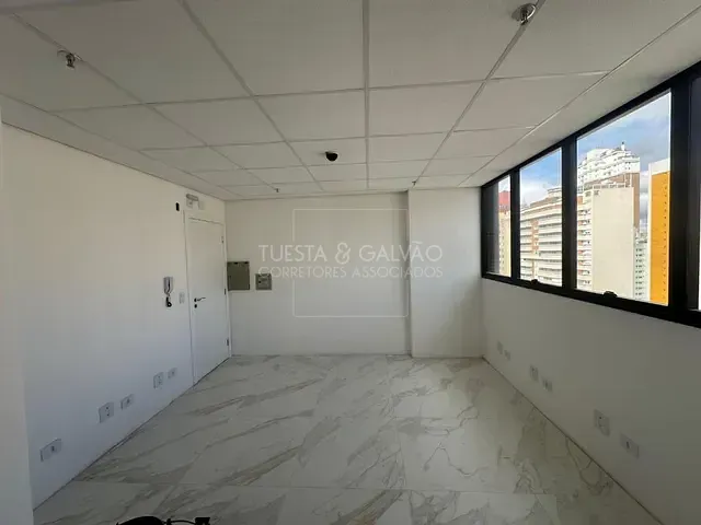 Prédio com 21m², para alugar, no bairro Centro em Curitiba