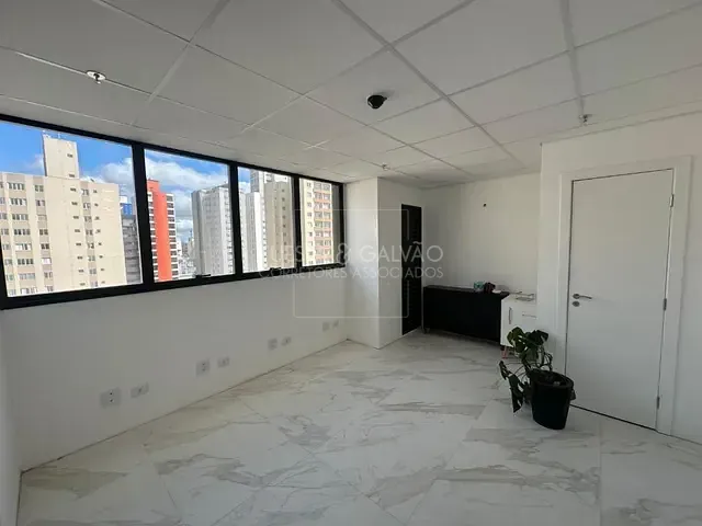 Prédio com 21m², para alugar, no bairro Centro em Curitiba