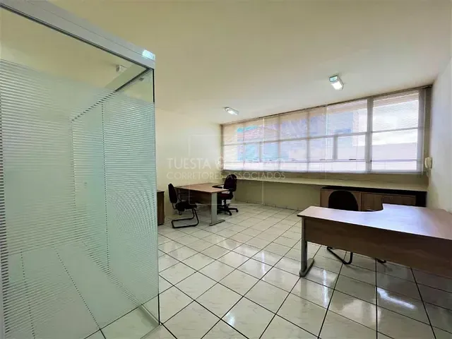Prédio com 34m², à venda, no bairro Rebouças em Curitiba