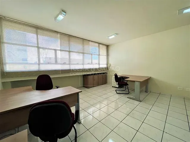 Prédio com 34m², à venda, no bairro Rebouças em Curitiba