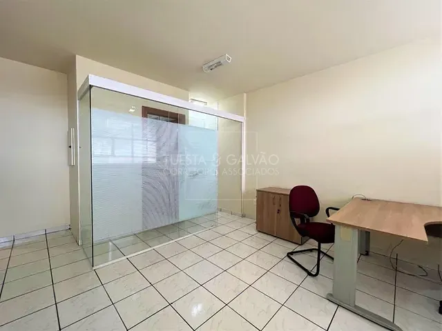 Prédio com 34m², à venda, no bairro Rebouças em Curitiba
