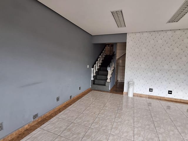 Foto do Sala - 🏢 Sala Comercial Ampla com 110m², 2 Ambientes, Sala de Reunião e Sacadas – Excelente Localização no Taboão | Mix Nascimento