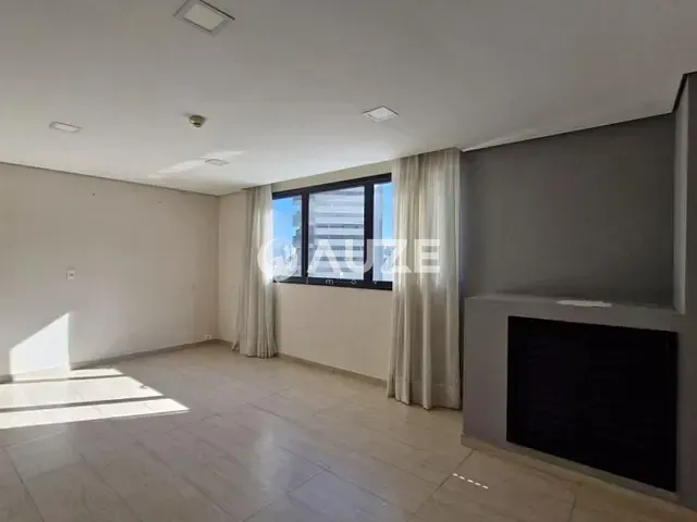 Prédio com 34m², à venda, no bairro Água Verde em Curitiba