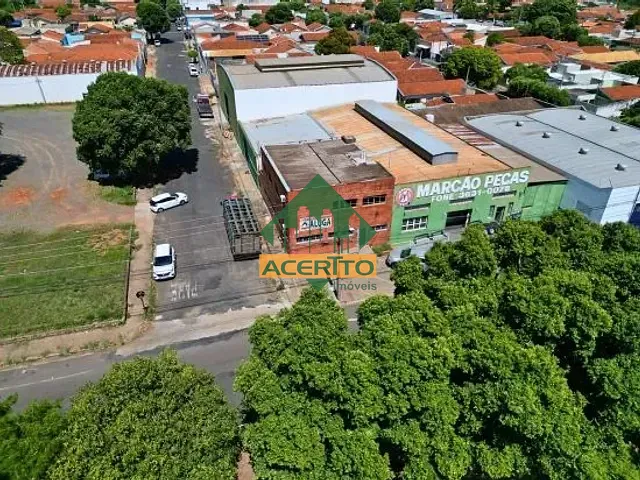 Prédio com 250m², para alugar, no bairro Jussara em Araçatuba