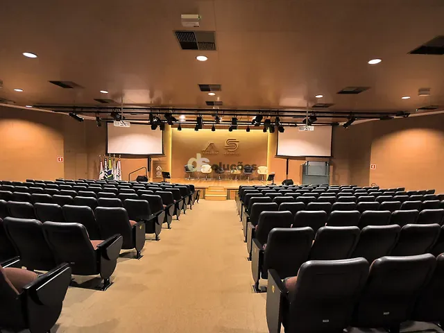 Prédio com 156208m², para alugar, no bairro Luz em São Paulo