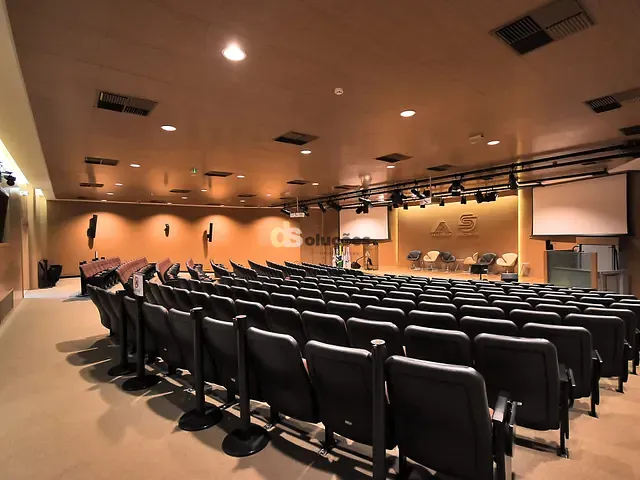 Prédio com 156208m², para alugar, no bairro Luz em São Paulo