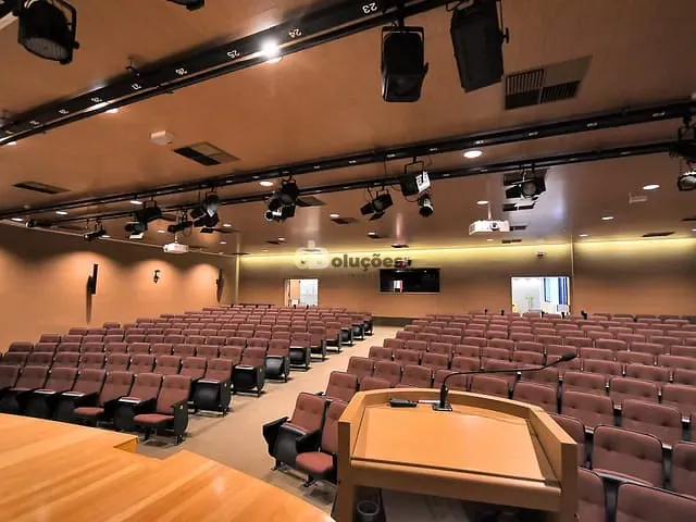 Prédio com 156208m², para alugar, no bairro Luz em São Paulo