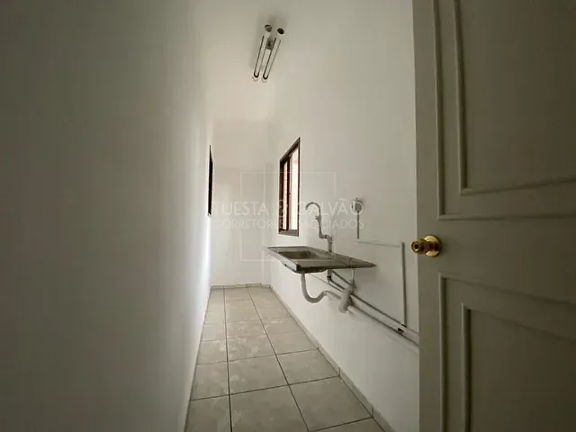 Prédio com 89m², à venda, no bairro Capão Raso em Curitiba
