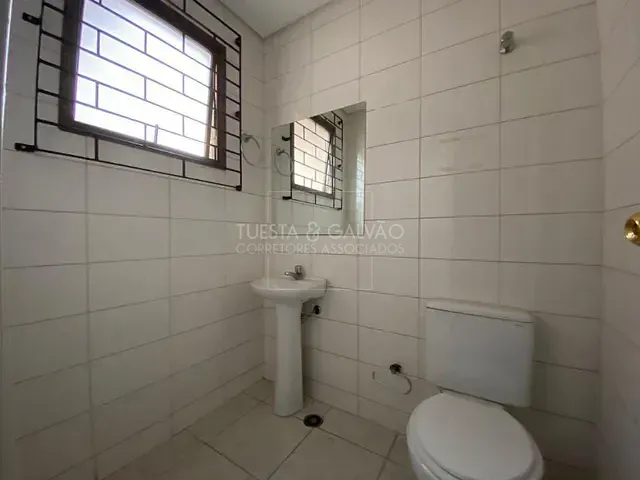 Prédio com 89m², à venda, no bairro Capão Raso em Curitiba