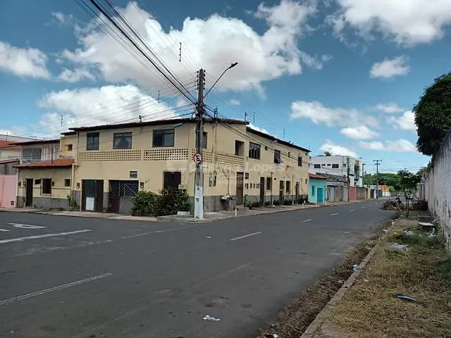 Prédio com 330m², à venda, no bairro Pio XII em Teresina