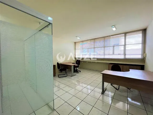 Prédio com 34m², à venda, no bairro Rebouças em Curitiba
