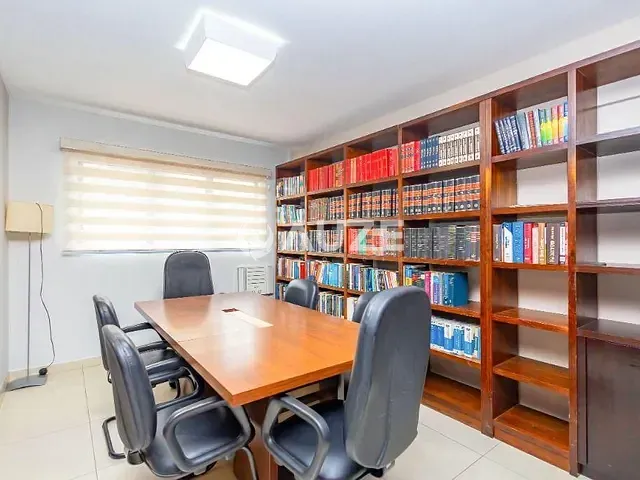 Prédio com 86m², à venda, no bairro Centro em Curitiba