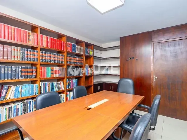 Prédio com 86m², à venda, no bairro Centro em Curitiba