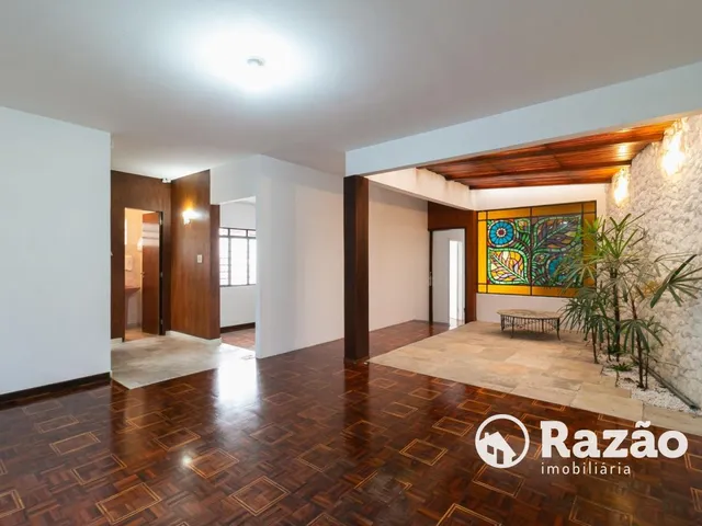 Prédio com 718m², para alugar, no bairro Água Verde em Curitiba