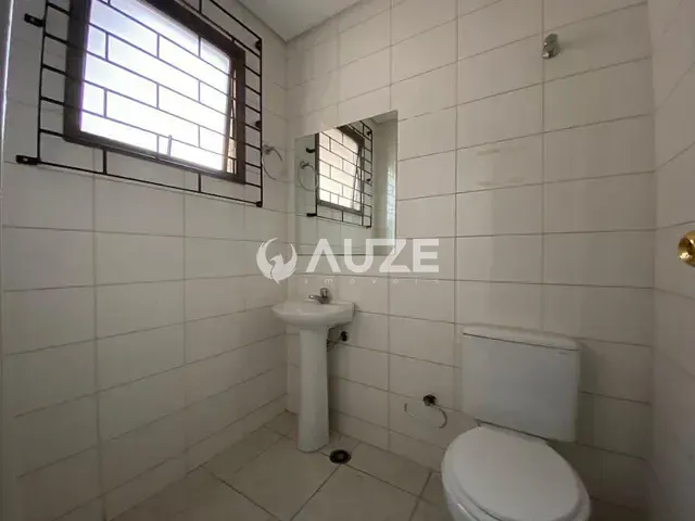 Prédio com 89m², à venda, no bairro Capão Raso em Curitiba
