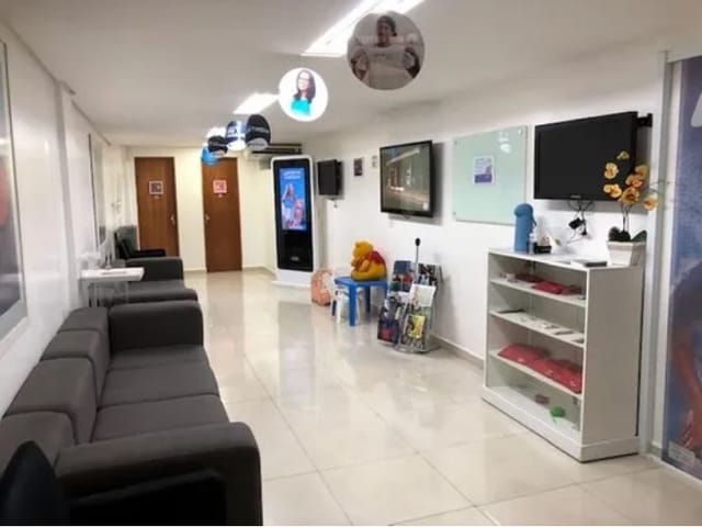 Prédio com 1200m², para alugar, no bairro Km 18 em Osasco