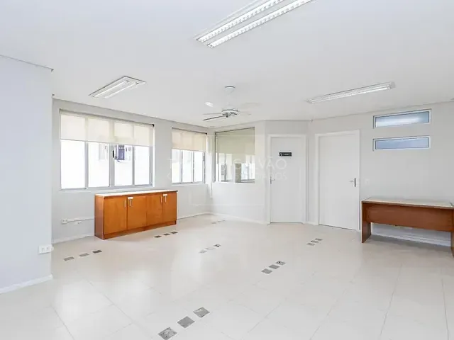 Prédio com 44m², à venda, no bairro Centro em Curitiba