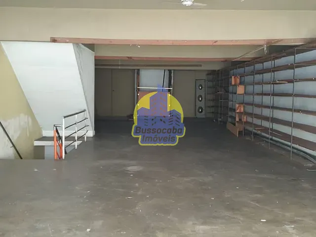 Prédio com 186m², à venda ou para alugar, no bairro Centro em Carapicuíba