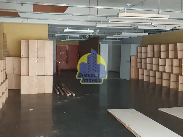 Prédio com 186m², à venda ou para alugar, no bairro Centro em Carapicuíba