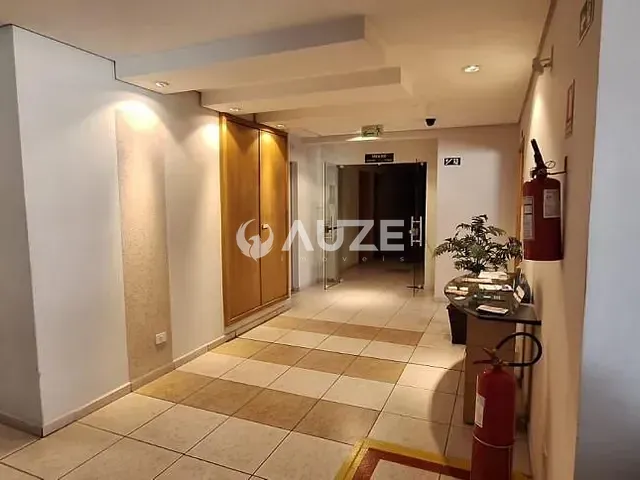 Prédio com 21m², à venda, no bairro Centro em Curitiba