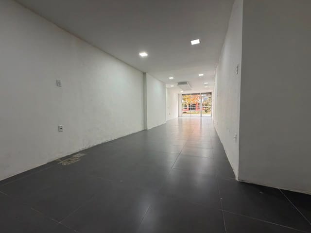 Prédio com 119m², à venda ou para alugar, no bairro Cruzeiro do Sul em Pelotas
