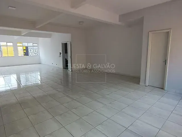 Prédio com 85m², para alugar, no bairro Centro em Curitiba